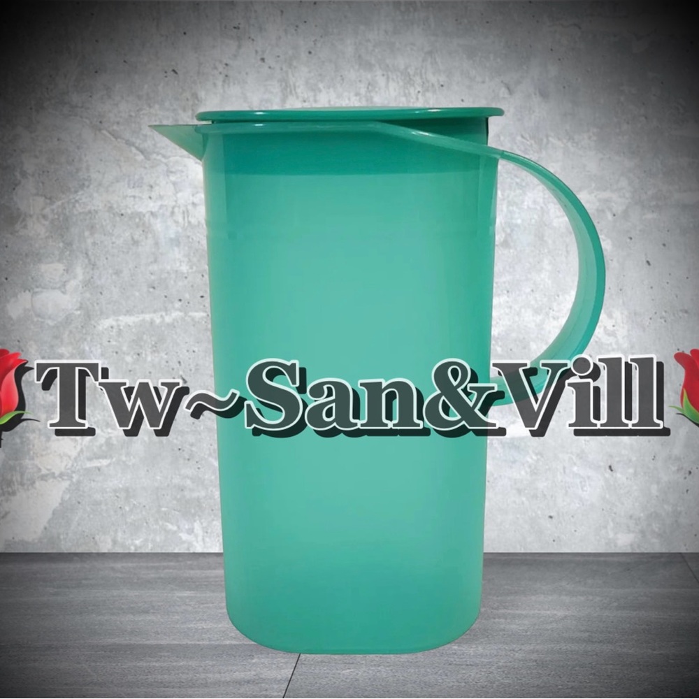 Tupperware Kids toy Impressions Mini Small Slim Line Pitcher 2 Cup Green